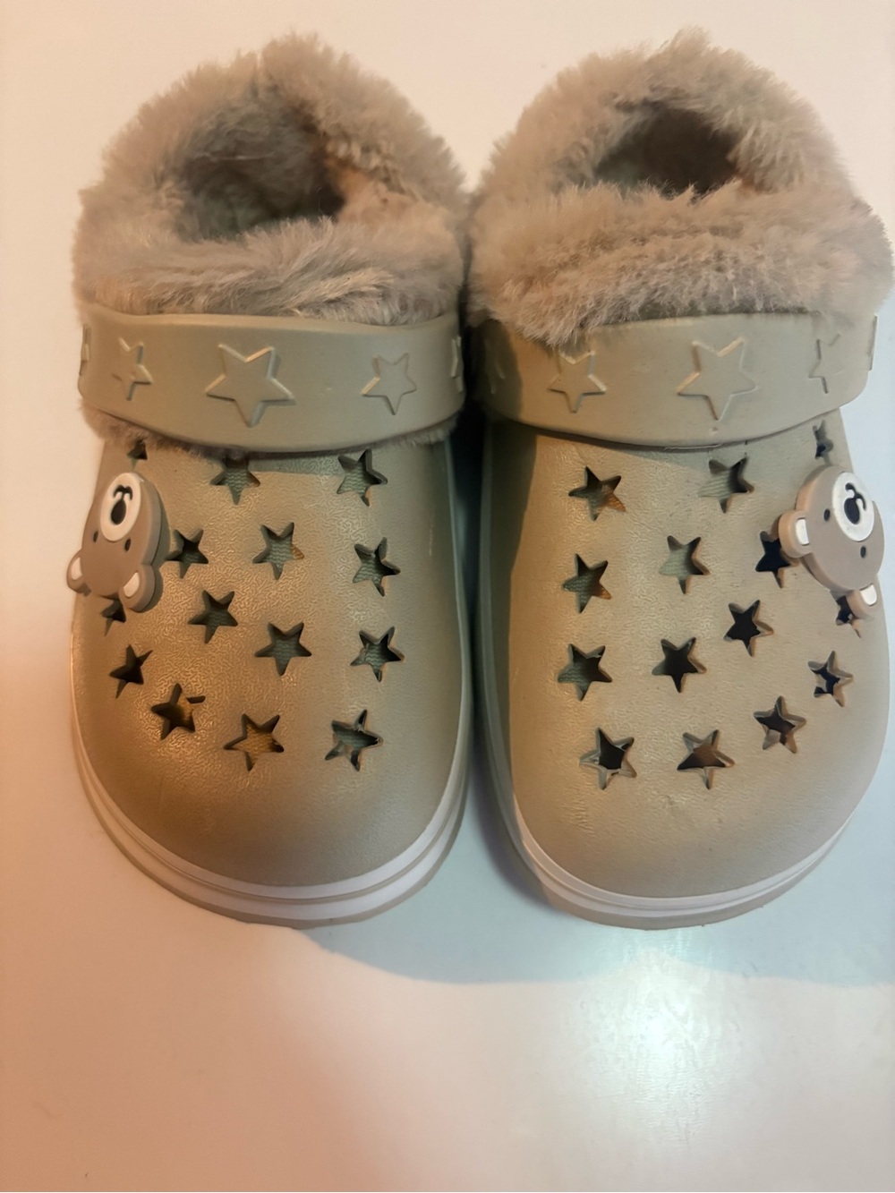 Stepping Stones Kids Clogs Fur Lined Tan Grey Star Cutouts Bear Charm Size 9C - Picture 3 of 11